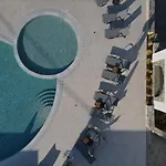 Cosmos Hotel *